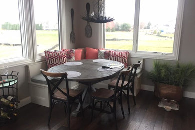 Inspiration for a mid-sized transitional dining room remodel in Chicago