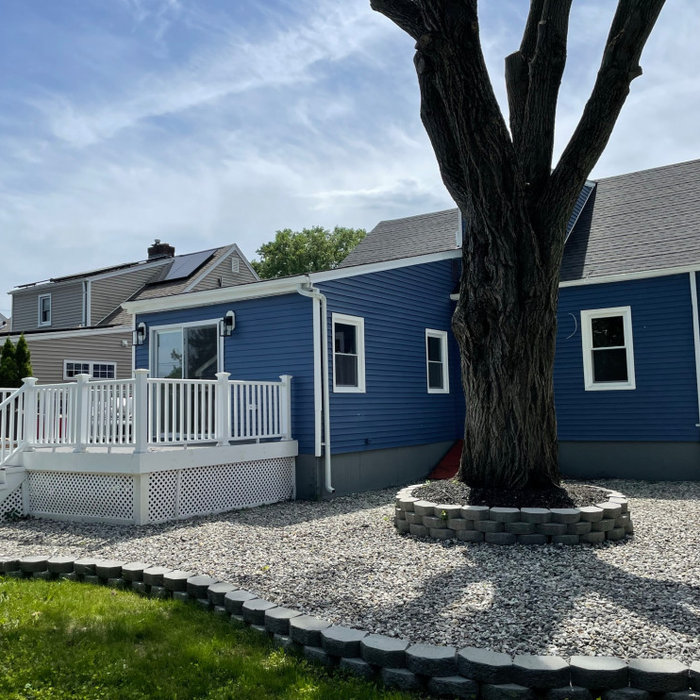 Inspiration for a transitional home design remodel in Bridgeport