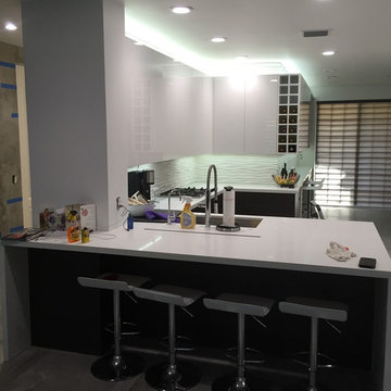 high gloss acrylic/textured laminate kitchen