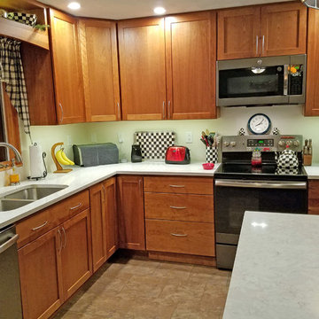 StarMark Transitional "Bridgeport" Cherry kitchen