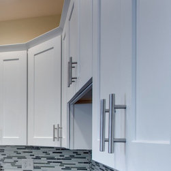 White Shaker wall cabinets - Kitchen Cabinetry