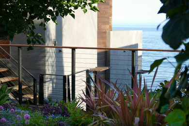 Example of a cable railing balcony design in Santa Barbara