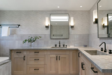 Bathroom - modern bathroom idea in Sacramento