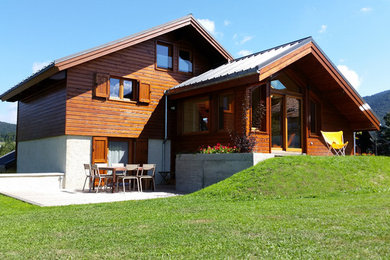 Aménagement d'une façade de maison montagne.