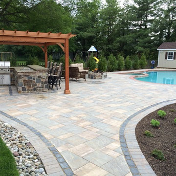 Traditional Patio & Entryway Landscaping