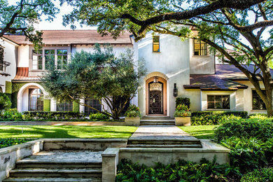 Elegant exterior home photo in Houston