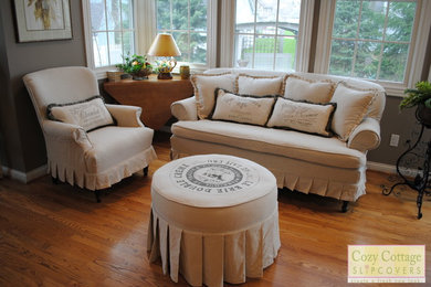 Inspiration for a timeless open concept kitchen remodel in Cleveland with an island