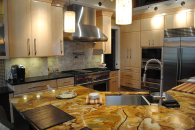 Inspiration for a l-shaped kitchen remodel in Cleveland with an island