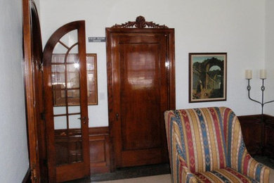 Home design - traditional home design idea in Los Angeles
