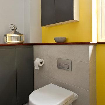 Colorful kids bathroom