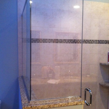 90 degre Frameless Door with Inline and Return Buttress panels