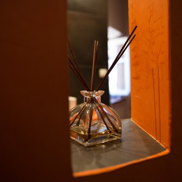 Salle de bains orange - La touche personnelle