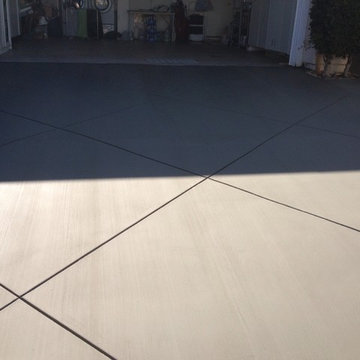 CONCRETE DRIVEWAY W/DIAGONAL JOINTS