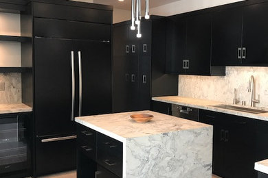 Kitchen - modern kitchen idea in Seattle