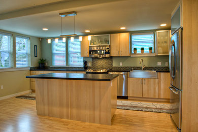 Example of a kitchen design in Seattle