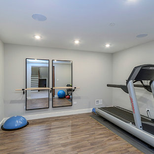 シカゴのおしゃれなホームジムの写真