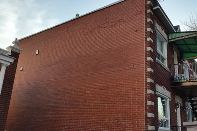 Example of an exterior home design in Montreal