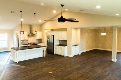 Inspiration for a transitional home design remodel in Orlando