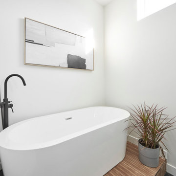 Minimalistic Contemporary Bath Remodel In Near North (Chicago, IL)