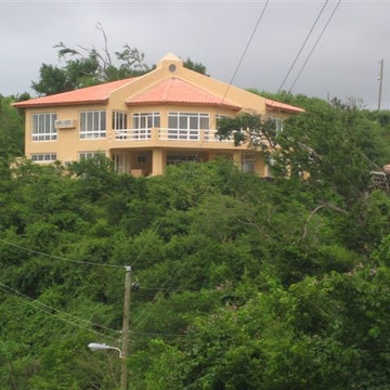 Gonzalez-Solorzano Beach House