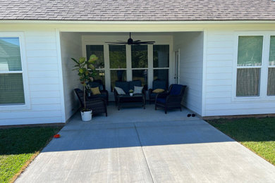 Small concrete floor sunroom photo in New Orleans with a standard ceiling