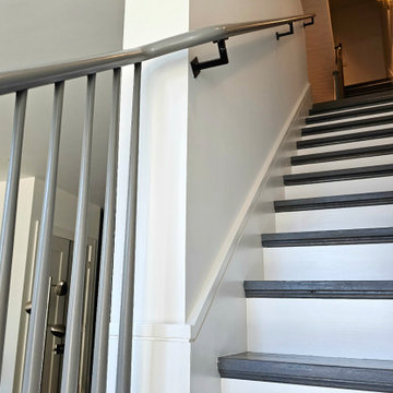 Project #112 | Traditional Staircase with Continuous Rail System