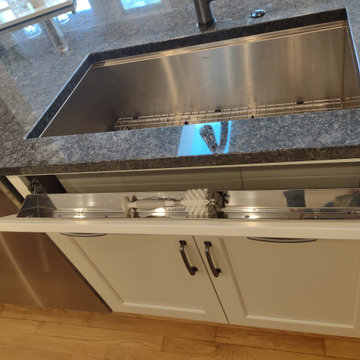 Transition Kitchen with dry bar