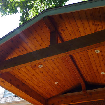 Vaulted ceiling with potlights