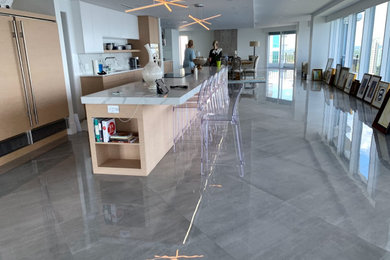 Inspiration for a modern home design remodel in Tampa