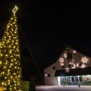 Lighting Nashville's famed Loveless Cafe in honor of the season!