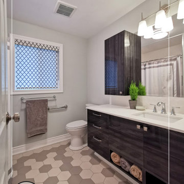 Markham Bathroom Face-lift -- Shared Bathroom