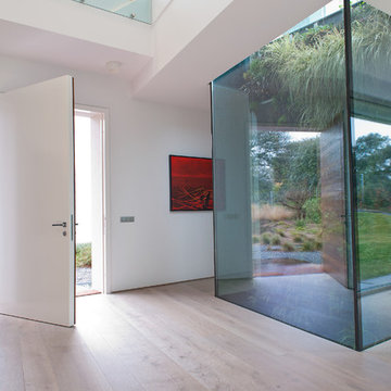 Chalet in Madrid by Alto Standing Construction & Lignum Elite