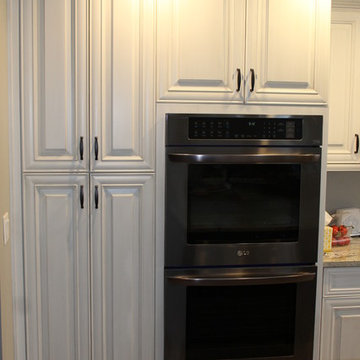 Ultracraft Maple Liberty in Artic White w/ Nickel Glaze & Contrasting Island