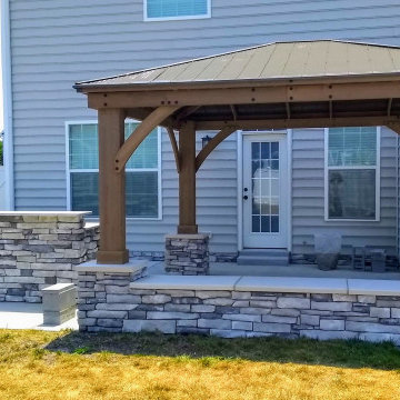 Grill Surrounds / Grill Islands / Outdoor Kitchens