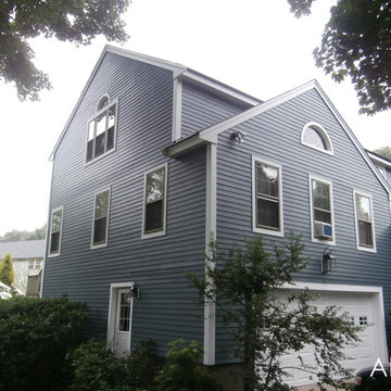 Marblehead, MA - James Hardie HardiePlank Select Cedarmill siding in Evening Blu