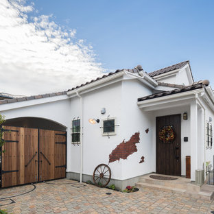 東京都下の北欧スタイルのおしゃれな白い家の写真