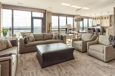 Example of a transitional living room design in Columbus