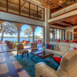 Diseño de salón para visitas abierto, mediterráneo, extra grande, con chimenea tradicional