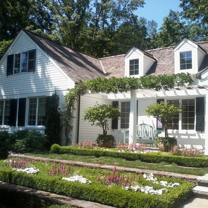 Example of a large classic white two-story wood exterior home design in New York with a shingle roof