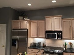 Pickled oak cabinets has me in a pickle over wall color!