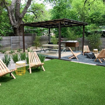 Modern Entertaining Backyard with a Pergola