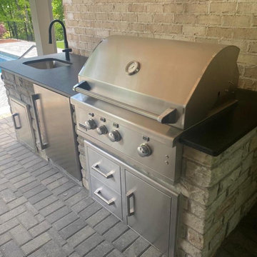 Built-In Grills & Outdoor Kitchens