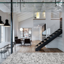 Loft su due Piani in Tre Materiali: Legno Vetro e Ferro