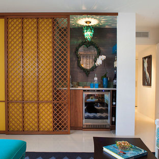 ロサンゼルスのミッドセンチュリースタイルのおしゃれなホームバーの写真