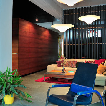 Klassisches Einfamilienhaus außen - Modernes Design innen