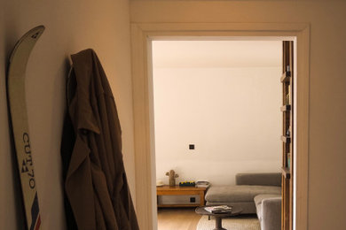 Cette image montre une maison chalet.
