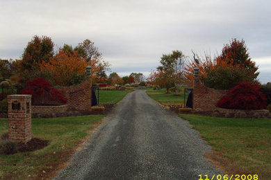Inspiration for a traditional landscaping in Baltimore.