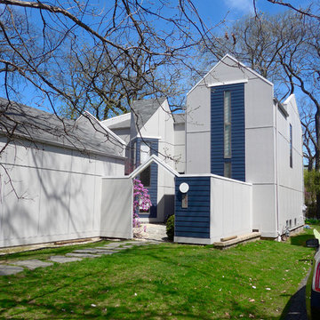 Highland Park, IL Contemporary Exterior Remodel in Pearl Gray and Deep Ocean
