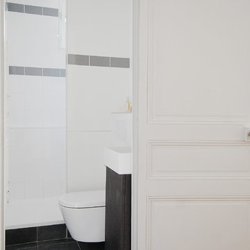 Une salle de bains dans les anciens toilettes
