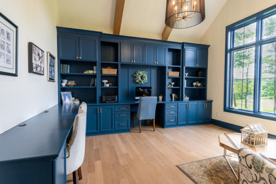 Inspiration for a transitional home office remodel in Cincinnati